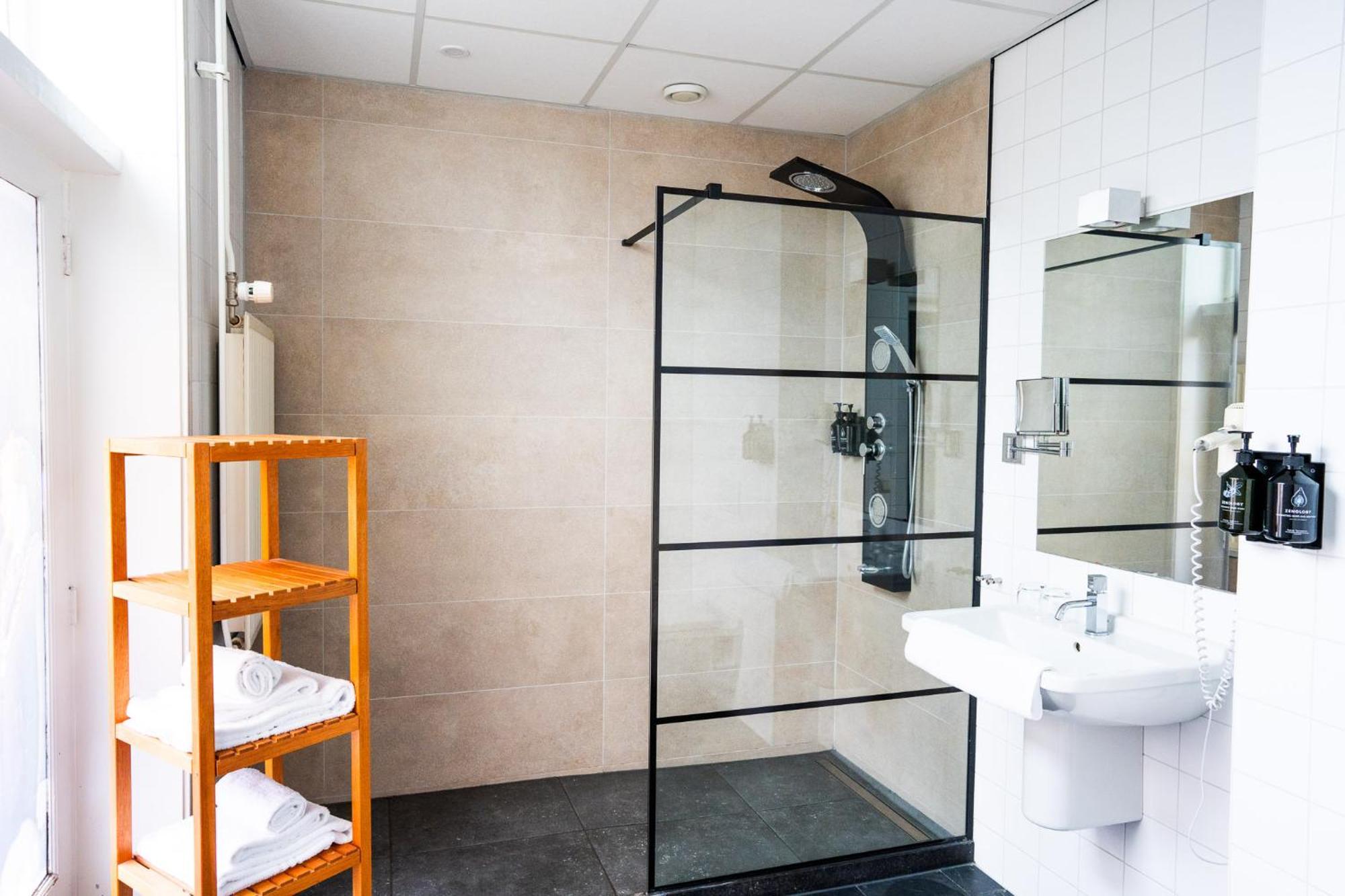 וחנינגן Hotel De Wereld מראה חיצוני תמונה